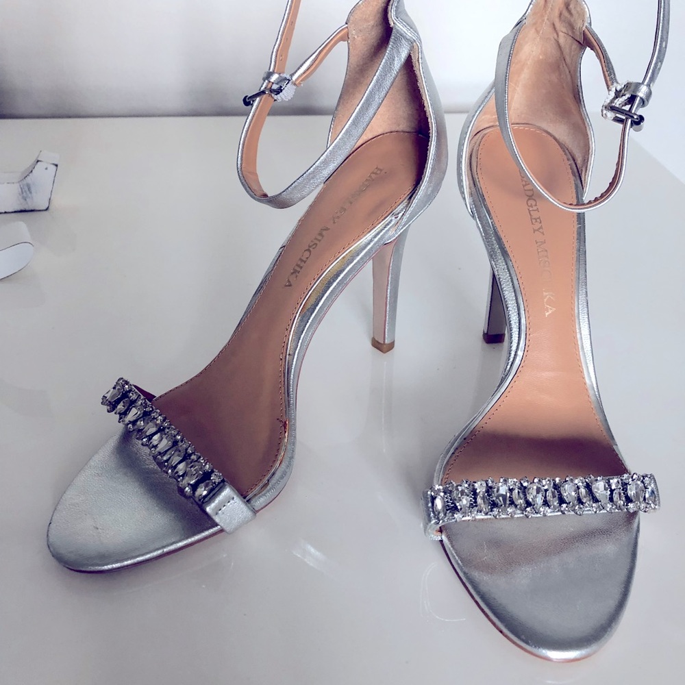 Badgley mischka embellishments leather silver